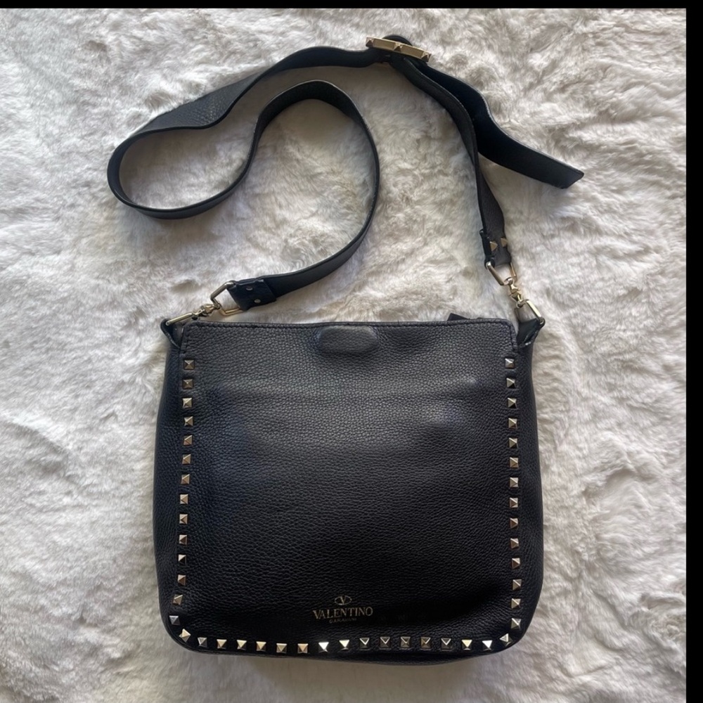 Valentino Garavani Black Hobo Leather Messenger Rockstud Bag - Picture 4 of 15